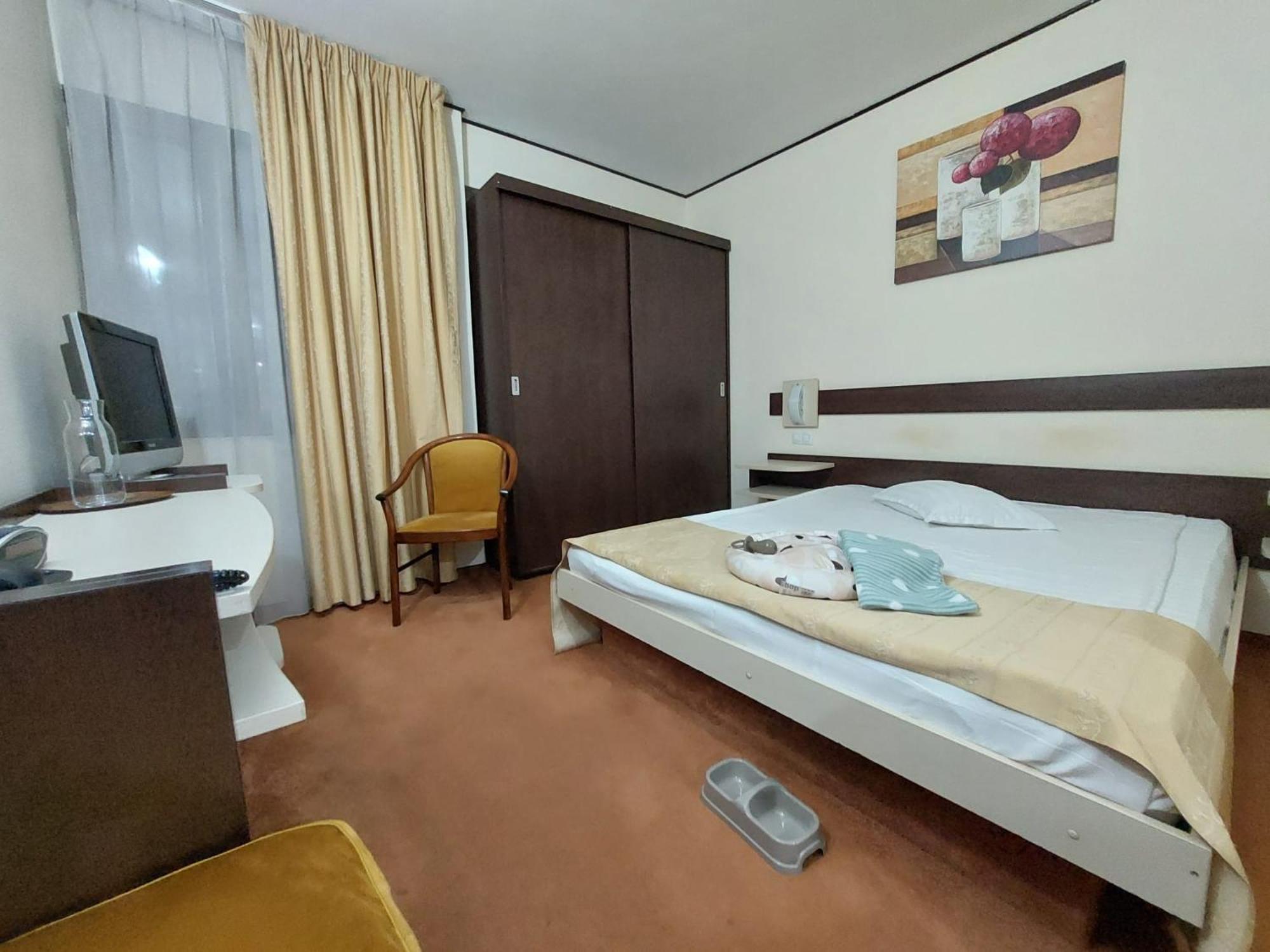 Hotel Rapsodia City Center Botosani Exterior photo