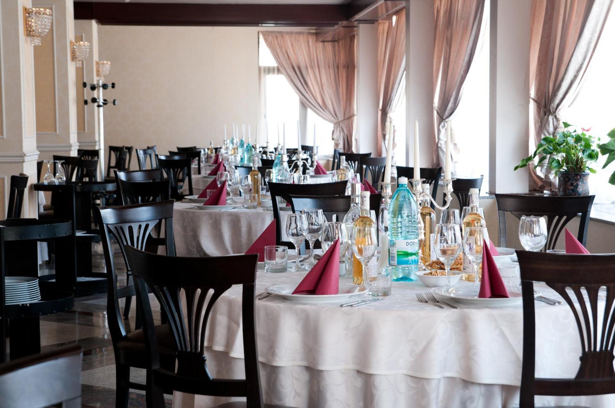 Hotel Rapsodia City Center Botosani Exterior photo