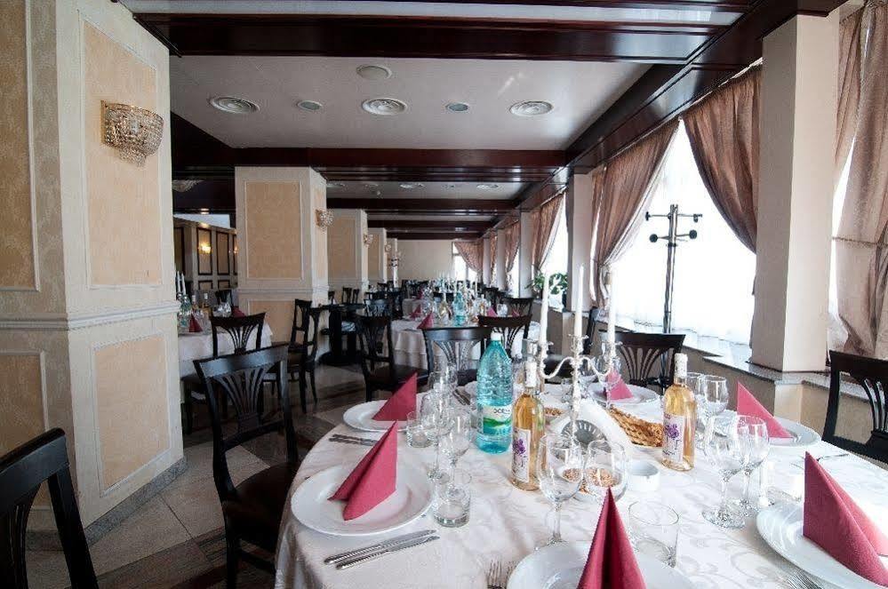 Hotel Rapsodia City Center Botosani Exterior photo