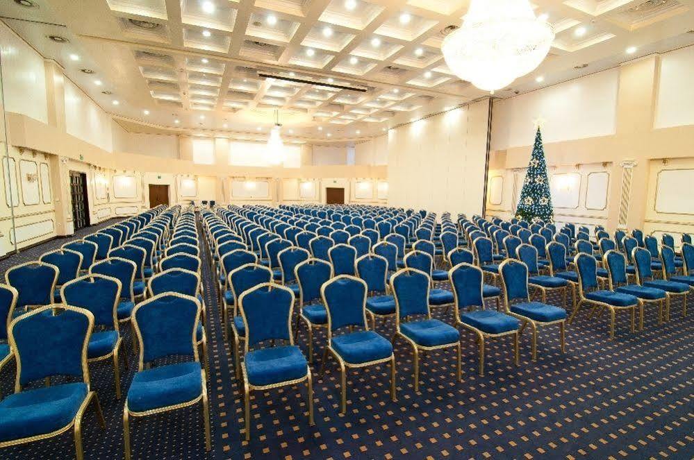 Hotel Rapsodia City Center Botosani Exterior photo